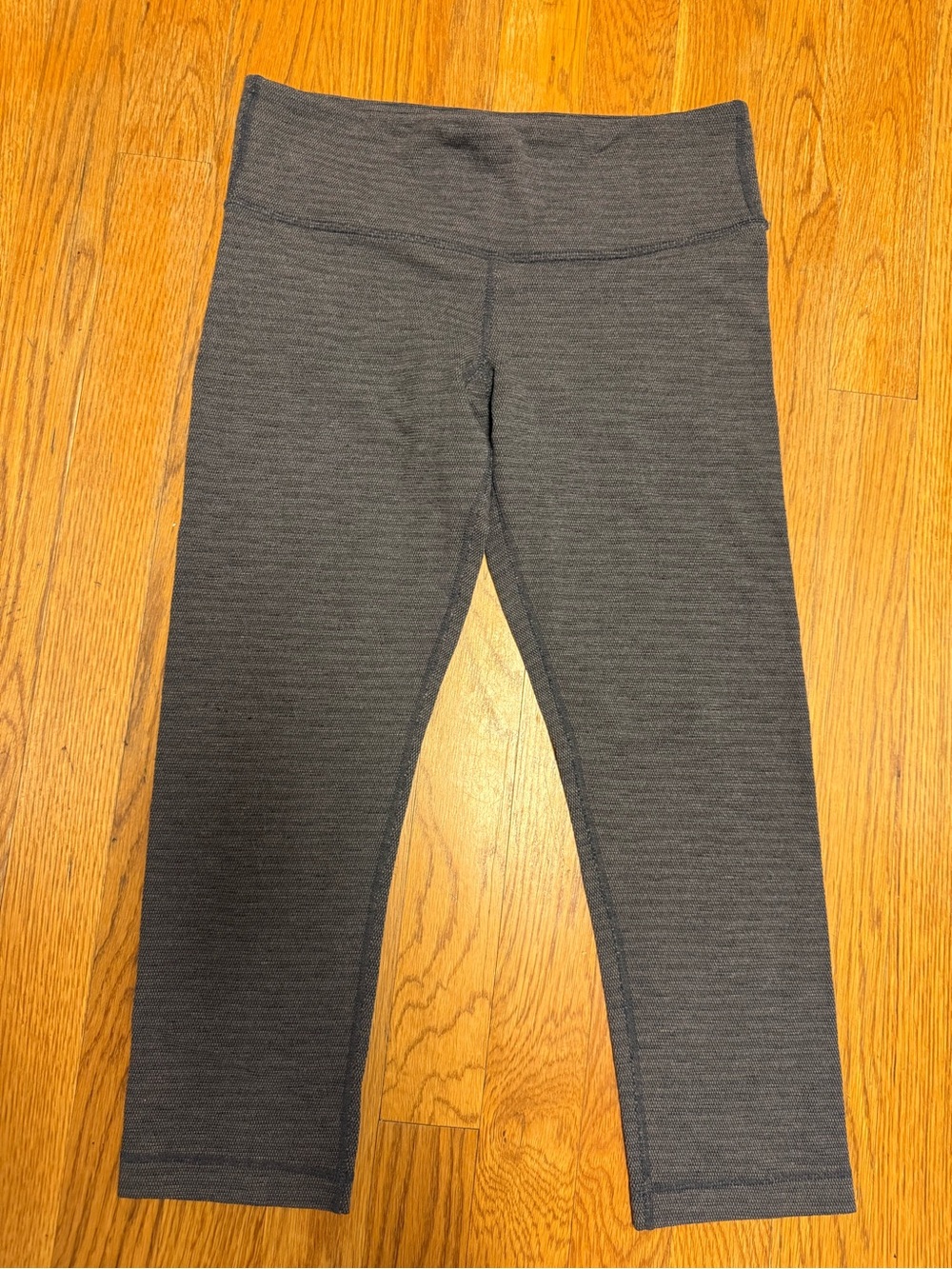 Lululemon size 4 short leggings